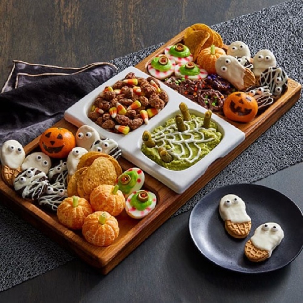 Pampered ChefDUAL-SIDED CHARCUTERIE BOARD SET